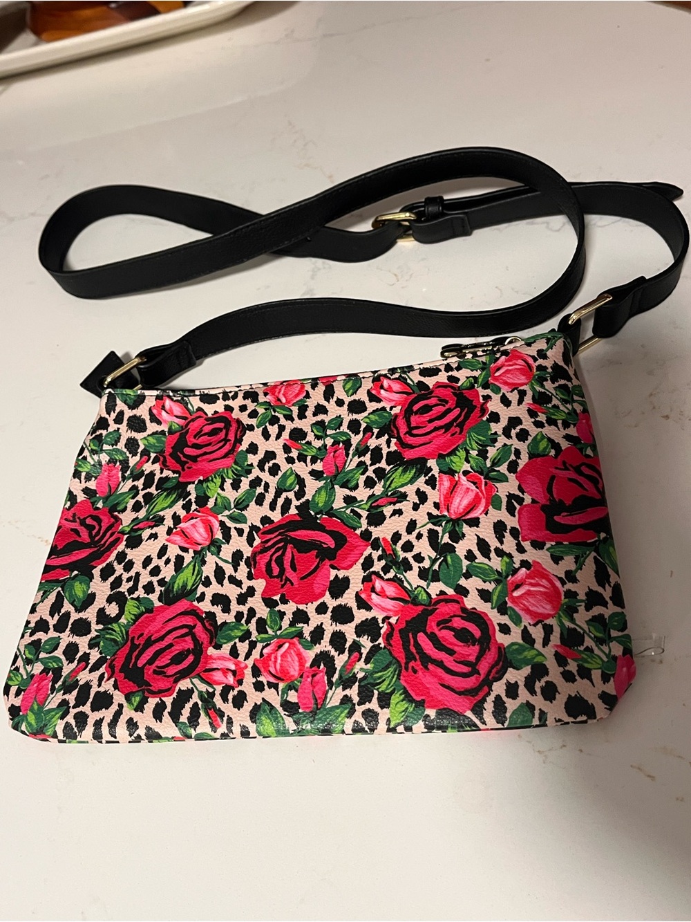 Betsey Johnson Leopard Pink Rose Print Crossbody with Black Strap - Picture 2 of 9